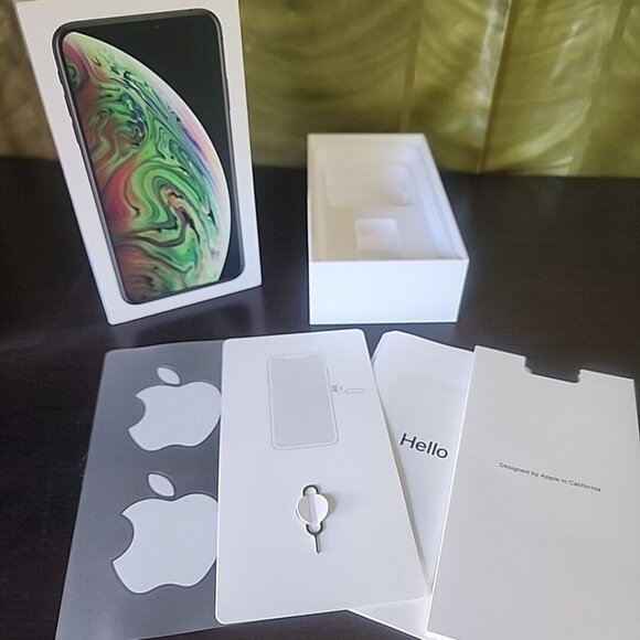 Apple iPhone Xs Max Space Grey Stickers Incerts  EMPTY BOX ONLY NO PHONE - Picture 1 of 3